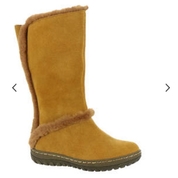 Wanderlust Shoes - 🛍NWT Wanderlust Mukluk Suede Winter Boots Tan Size 11🛍